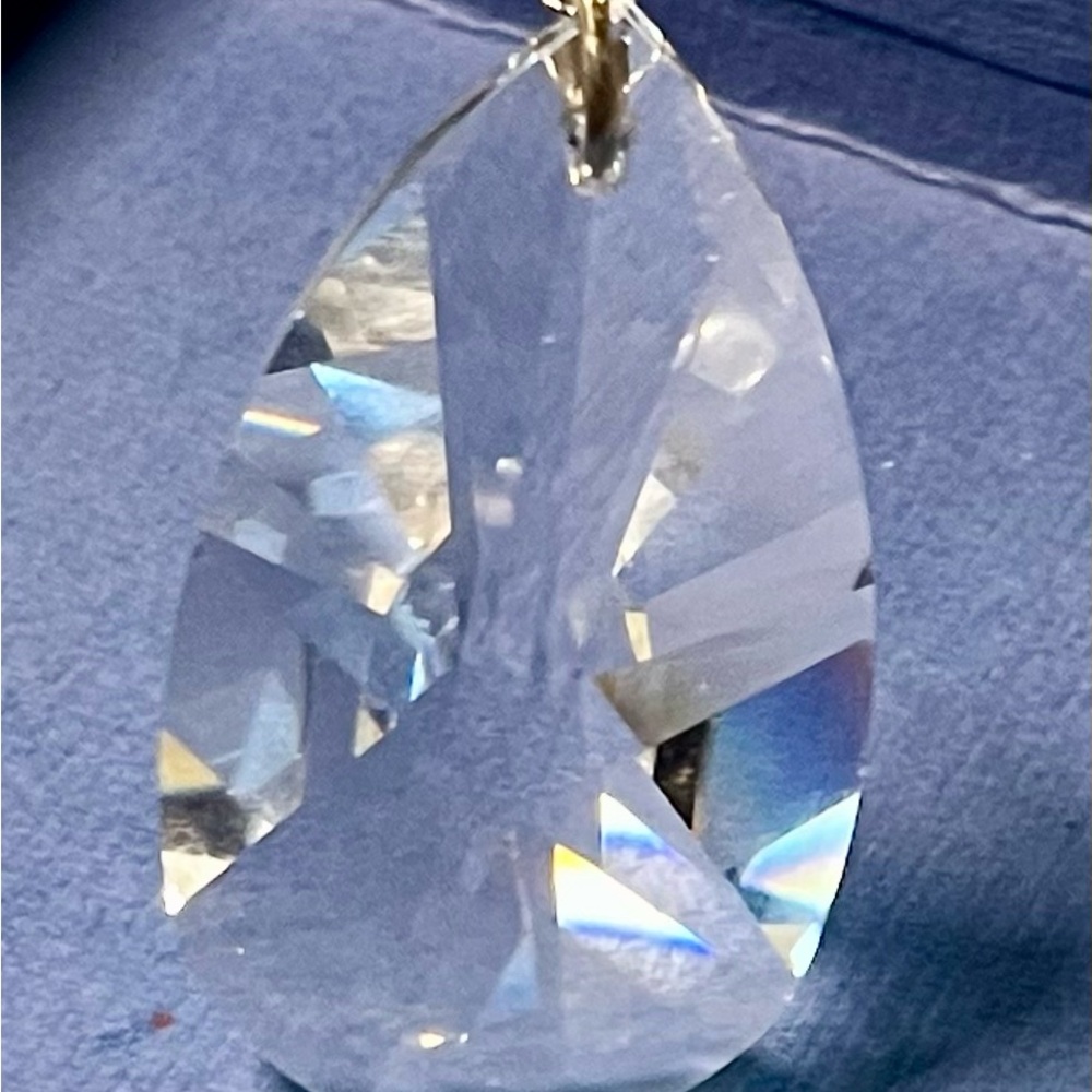Elegant Crystal Prism‎ Pendant Necklace - Picture 2 of 5